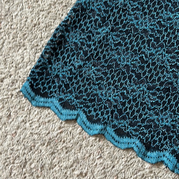 teal lace ruffled tank top - Picture 2 of 4